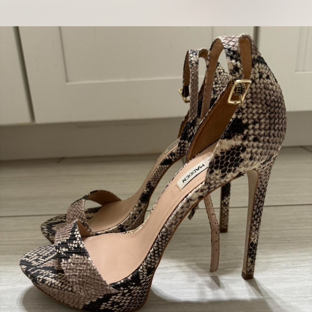 Steve Madden Brown Tan High Heeled Peep-Toe Heels